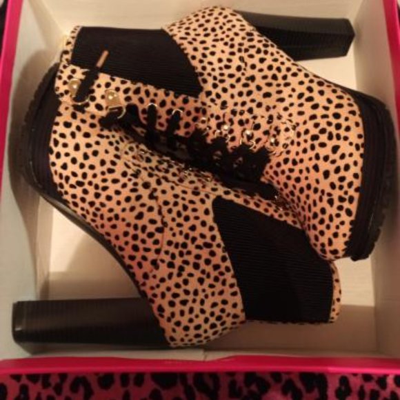 Bootie Cheetah Lace up Booties Winter Fall - Picture 5 of 9
